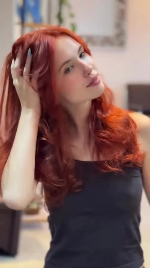 Prévia de cabelo ruivo longo finalizado em ondas